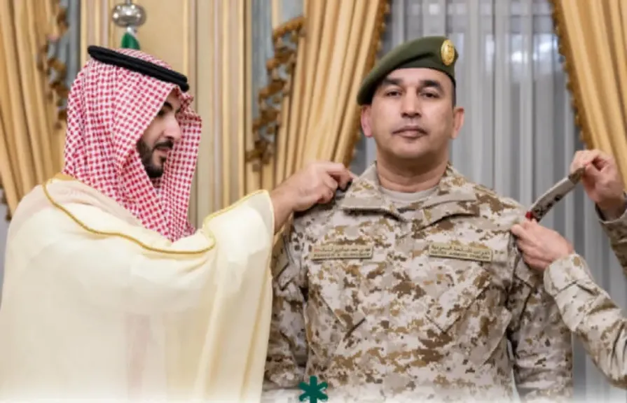 من هو رئيس اللجنة العسكرية العليا لتوحيد القوات اليمنية؟